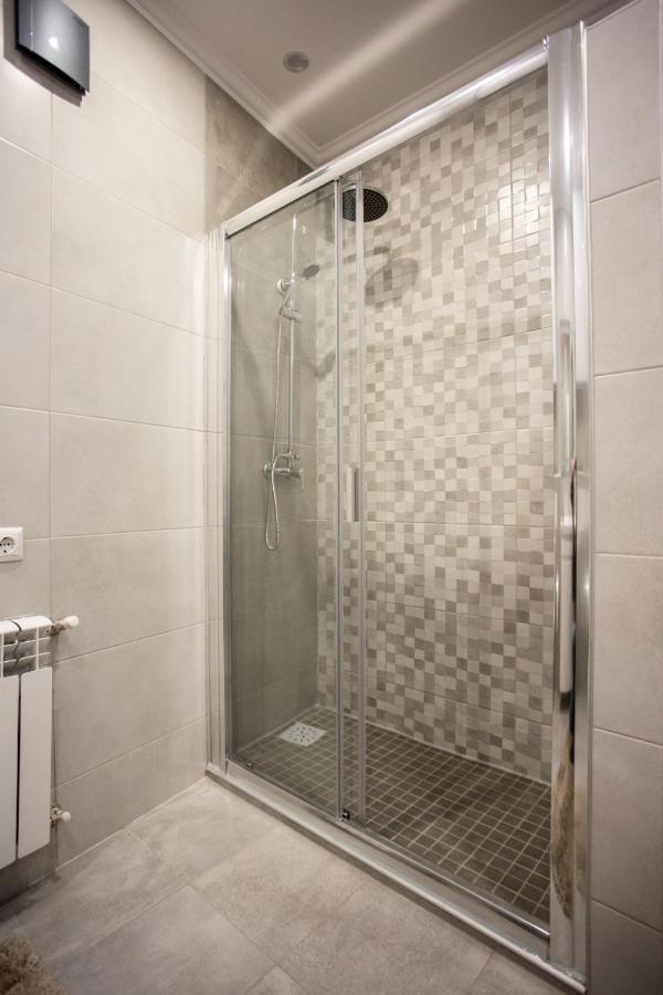 Ultra Lux 3 Rooms Apartment Near Arena City Киев Екстериор снимка