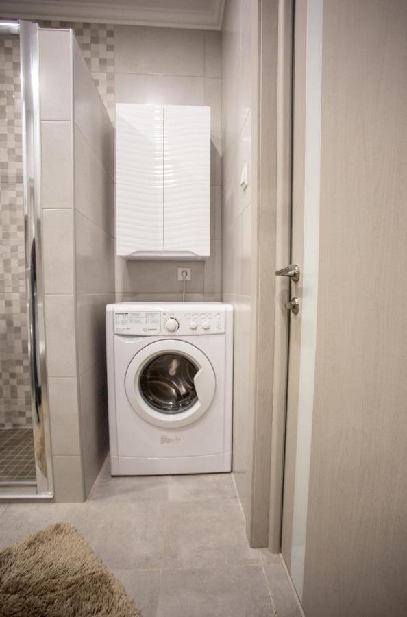 Ultra Lux 3 Rooms Apartment Near Arena City Киев Екстериор снимка