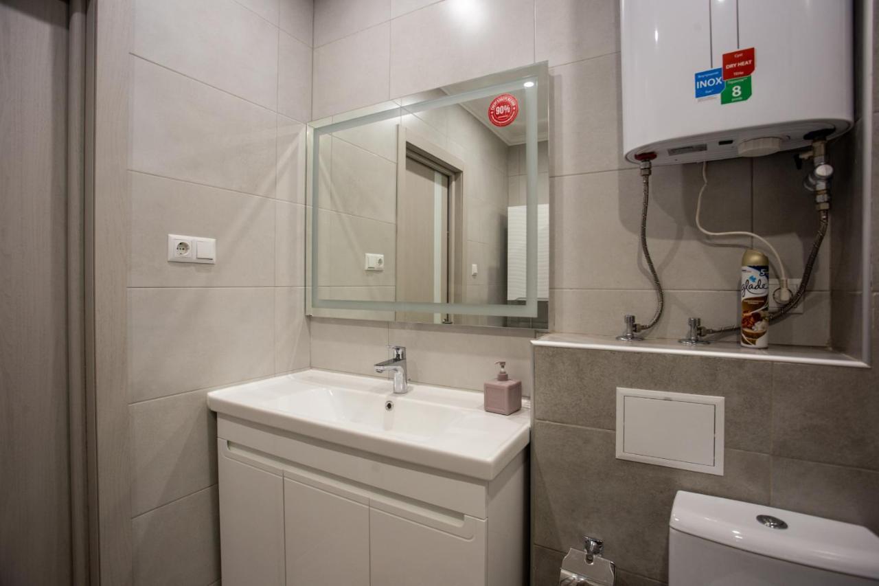 Ultra Lux 3 Rooms Apartment Near Arena City Киев Екстериор снимка